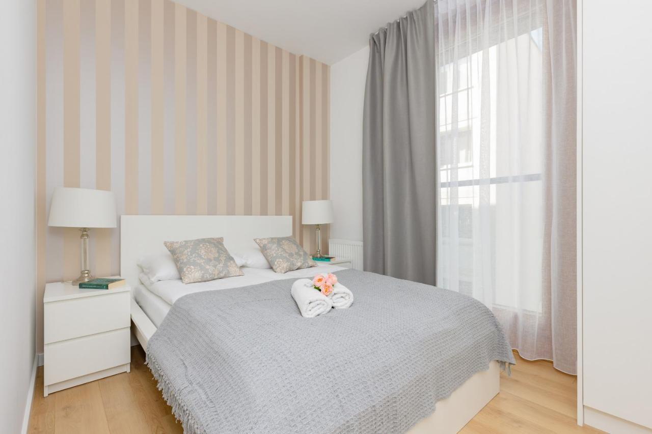 Warszawa Srodmiescie Bonifraterska Apartments By Noclegi Renters Eksteriør billede
