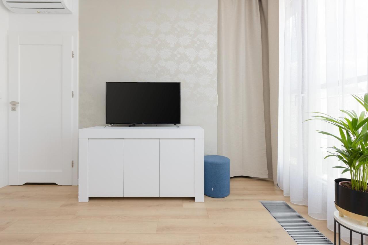 Warszawa Srodmiescie Bonifraterska Apartments By Noclegi Renters Eksteriør billede