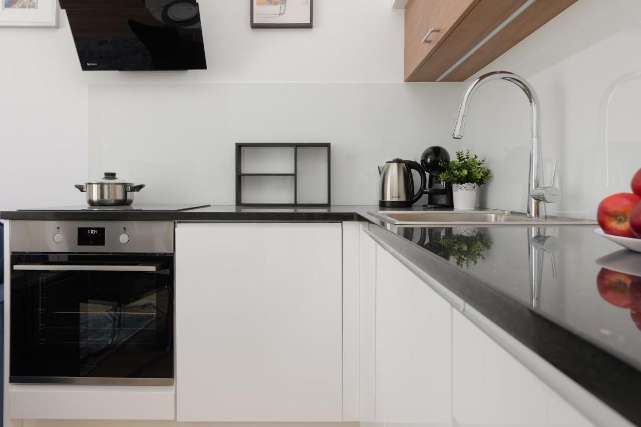 Warszawa Srodmiescie Bonifraterska Apartments By Noclegi Renters Eksteriør billede